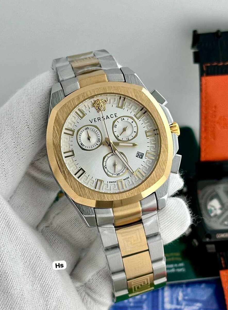 Montre Versace en acier luxueuse