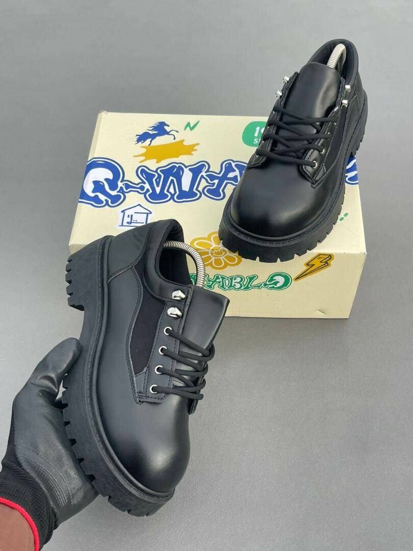 Chaussures Noires Homme Résistantes