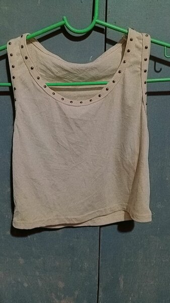 Débardeur beige avec rivets