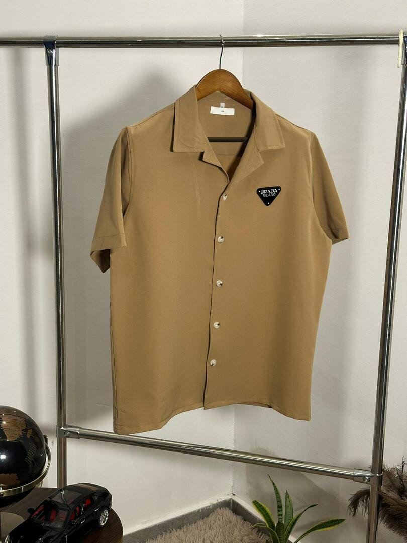 Chemise à manches courtes élégante