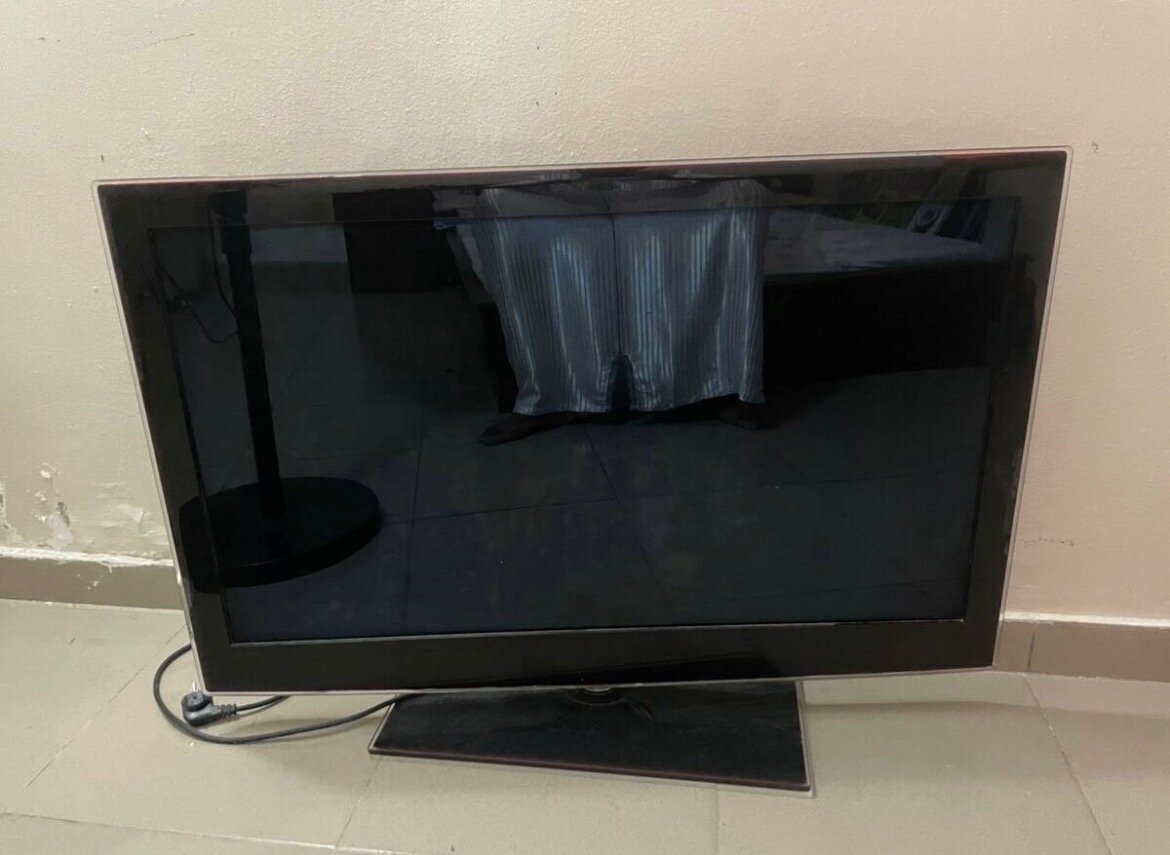 Téléviseur LED 42 pouces Full HD