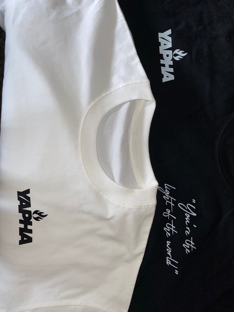 T-shirt YAPHA noire et blanche