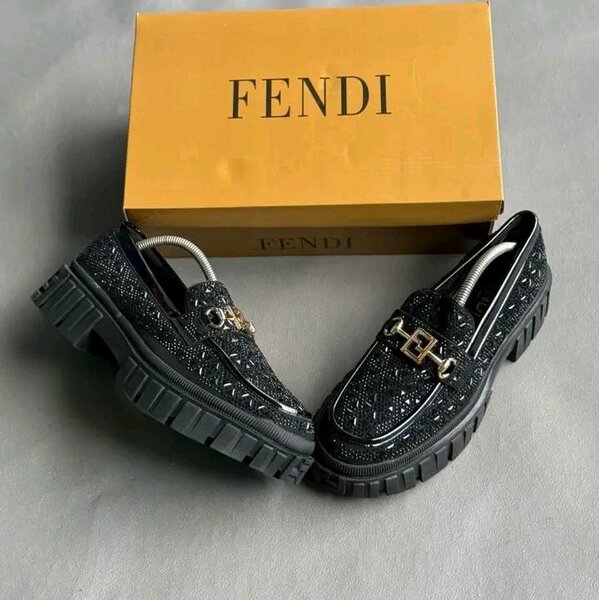 Chaussures Fendi à strass