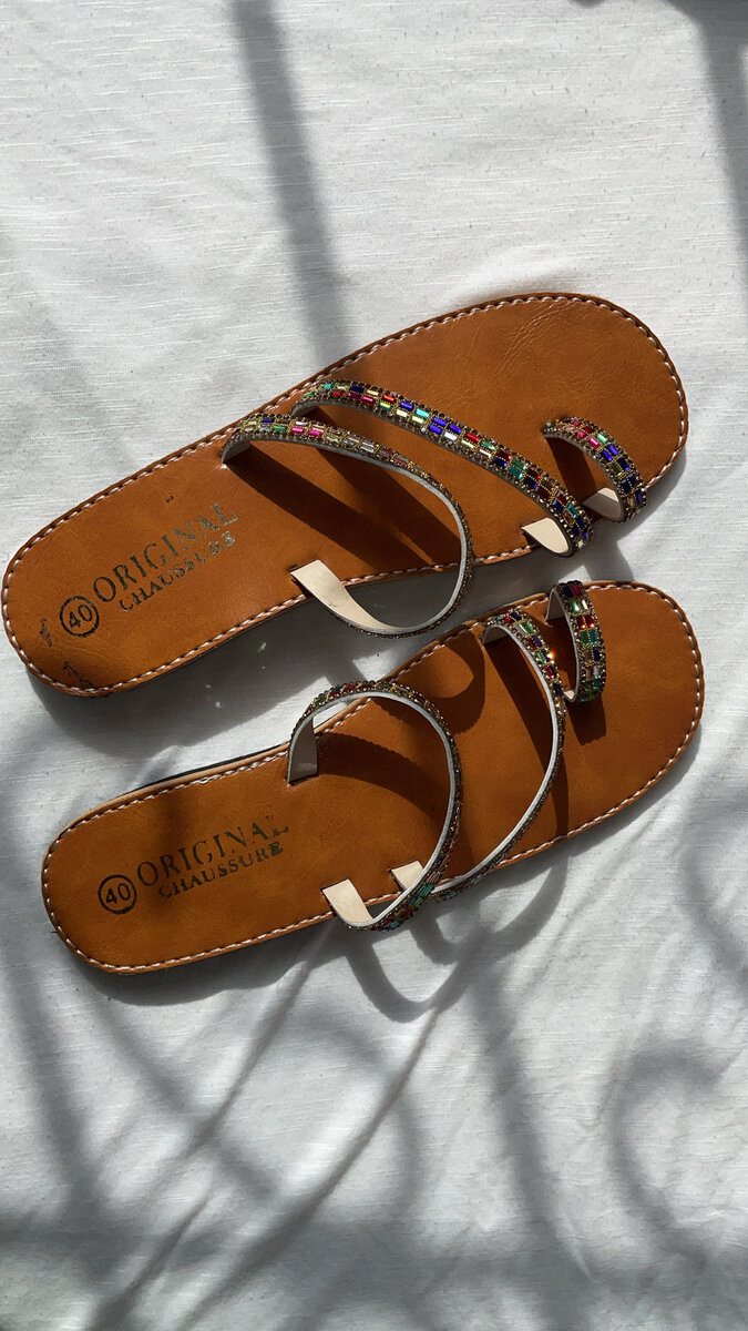 Sandales élégantes à strass colorés