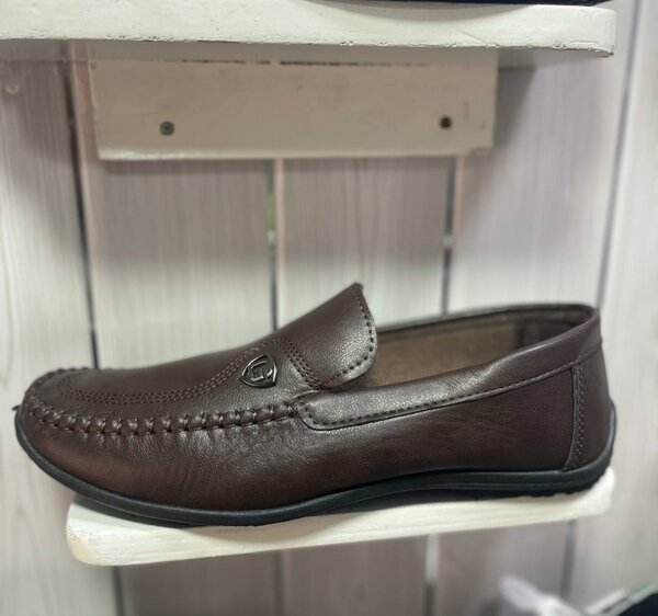 Mocassins en cuir marron élégant