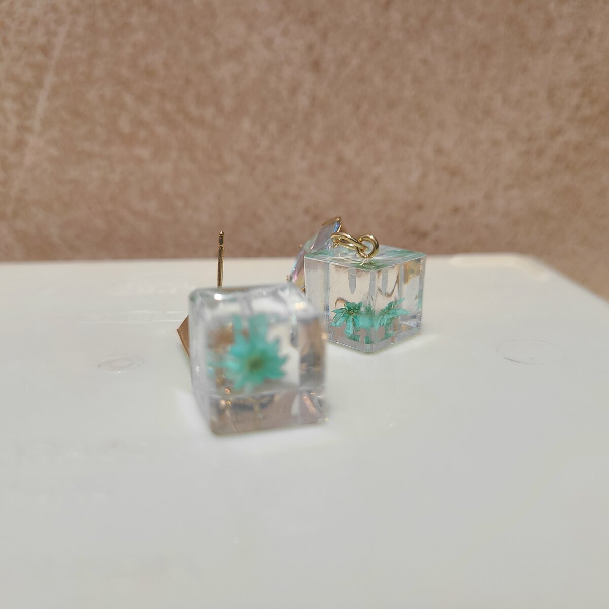 Transparent flower boxed earrings