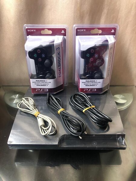 Ps3 + 20 Bon jeux intégrés + 2 manettes