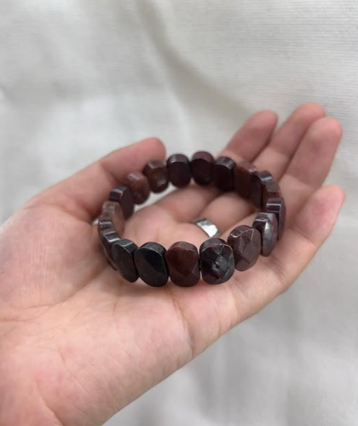 Табигый таштан жасалган билерик