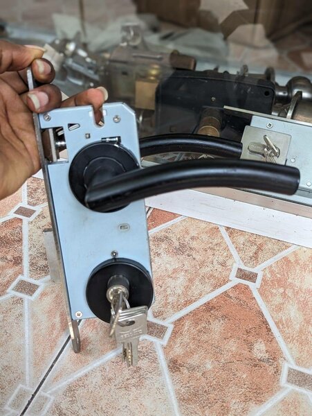 Separate  handle  door lock