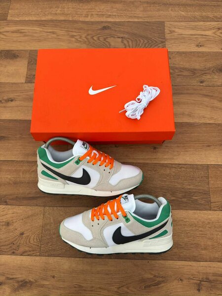 Chaussures de sport Nike colorées