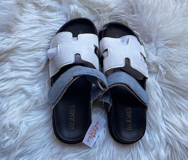 Sandales Hermès en cuir élégantes