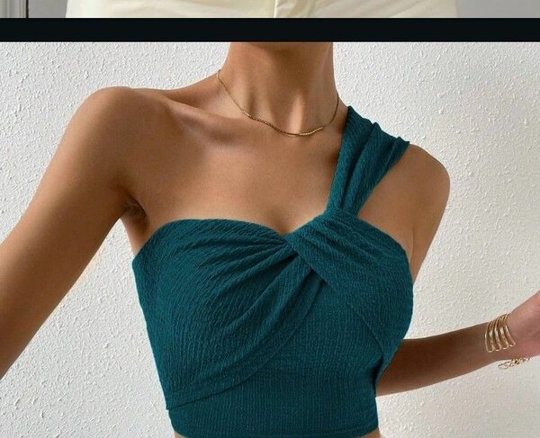 Top élégant asymétrique femme