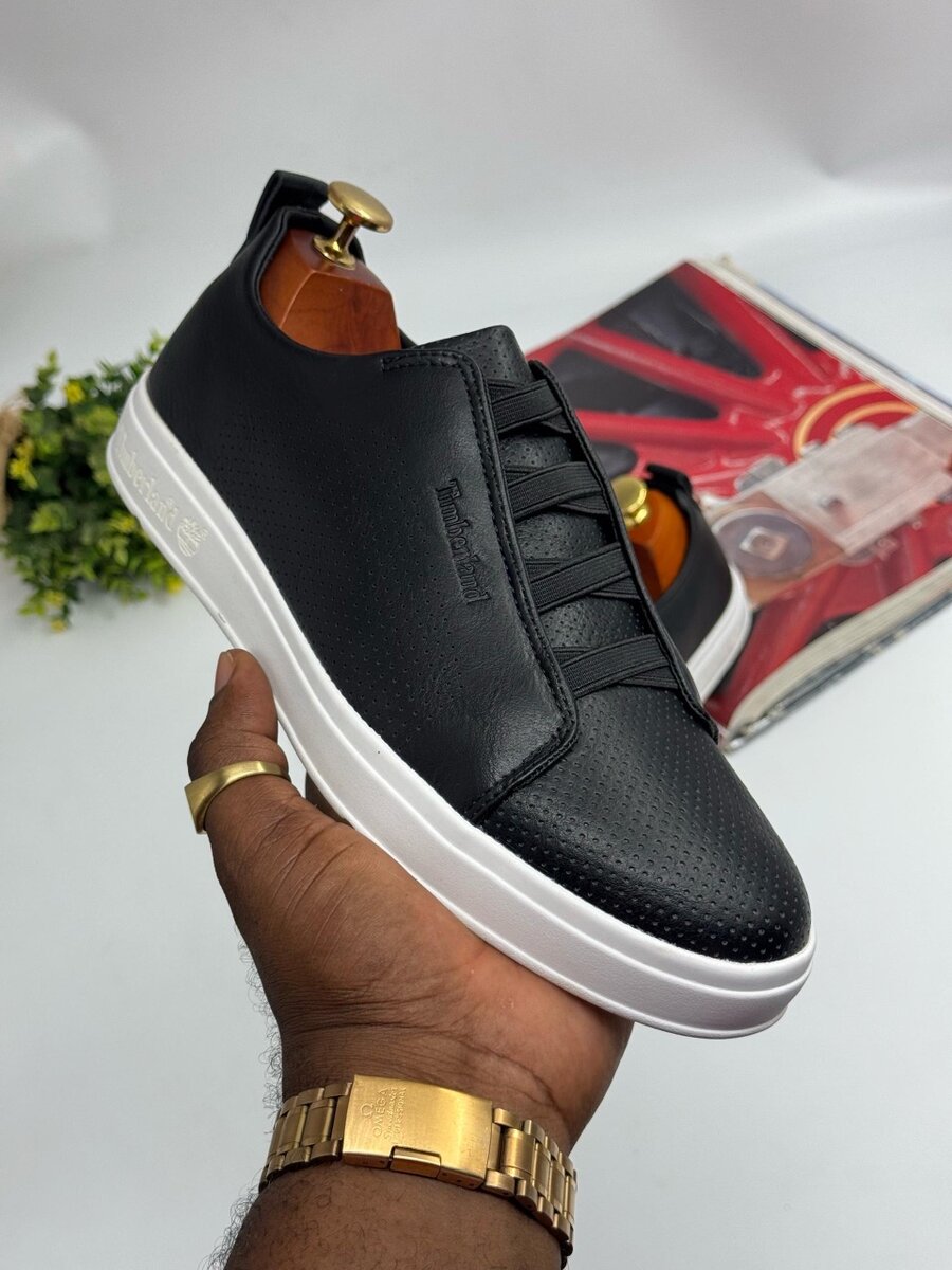 TIMBERLAND BLACK AND BLACK