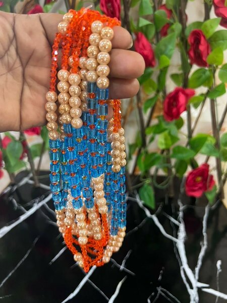 Colliers de perles colorés élégants