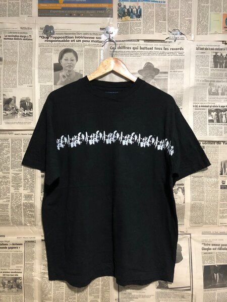 T-shirt noir avec motif