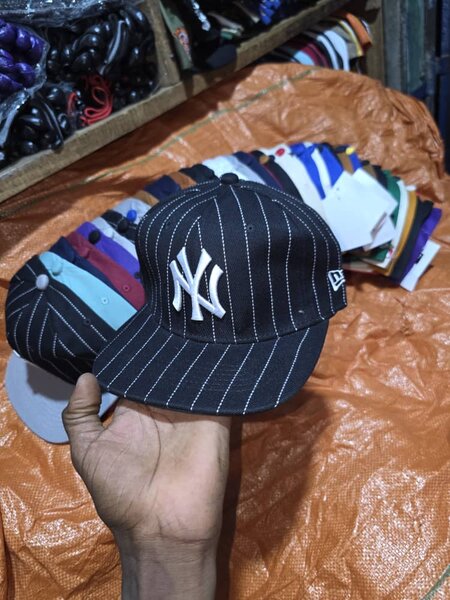 Casquette à rayures élégante