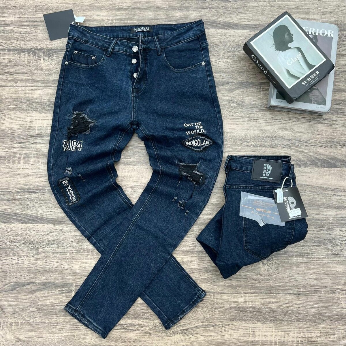 Stock jeans tra