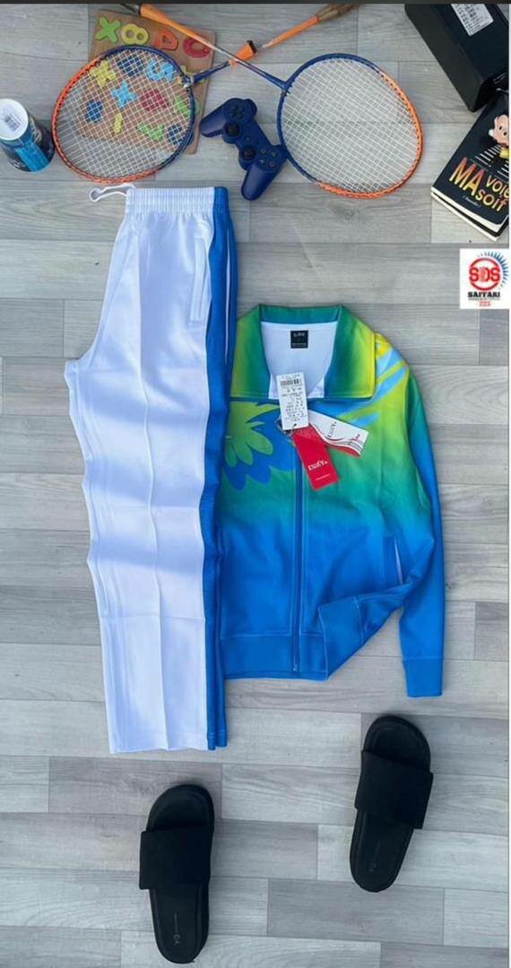 Tenue de sport colorée