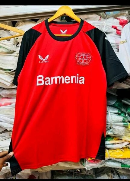 Maillot de Foot Rouge Noir
