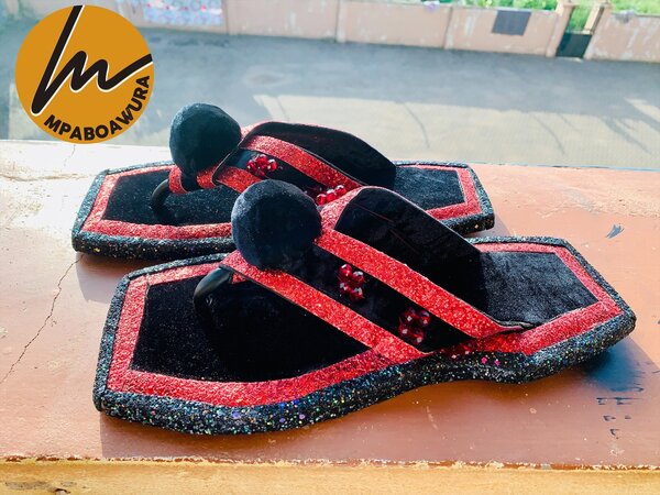 Ahenema slippers