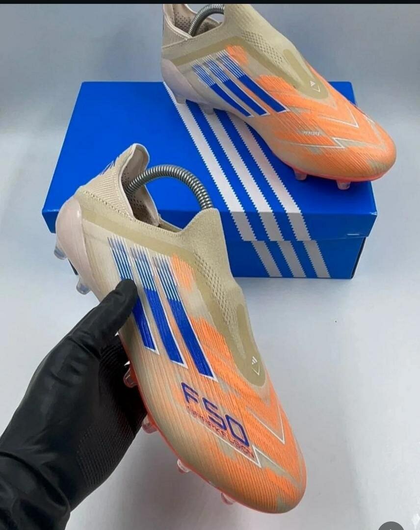 Chaussures de foot légères F50