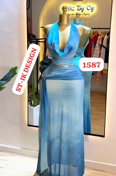 Robe de plage bleue élégante