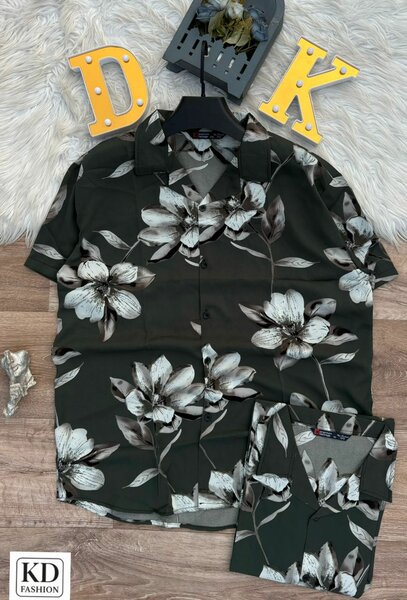 Chemise à motifs floraux