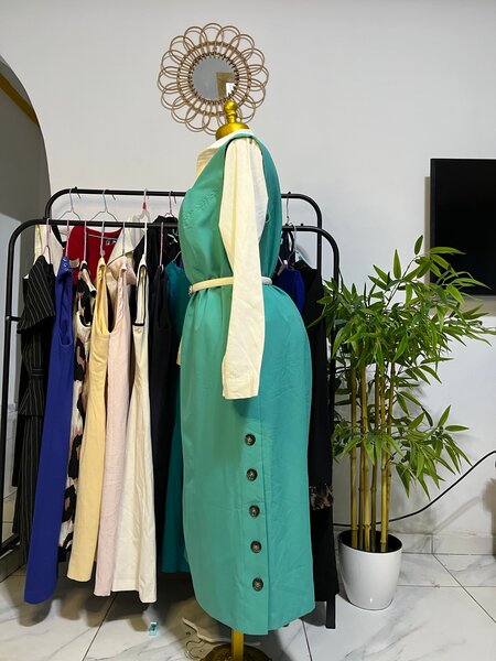 Robe élégante à boutons