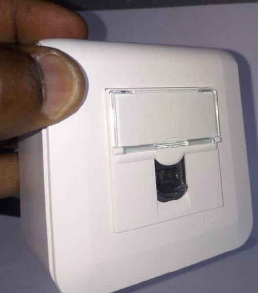 Prise internet&telephone apparente