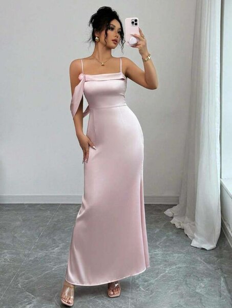 Robe longue satin élégante