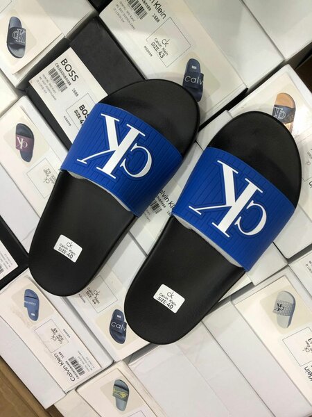 Claquettes élégantes Calvin Klein