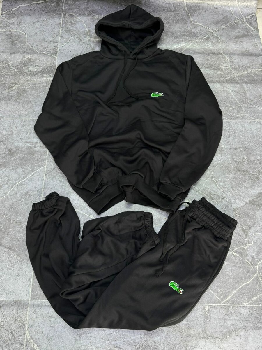 Sweat à capuche et pantalon élégant