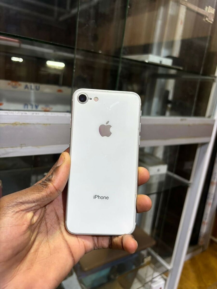 iPhone 8 64giga casineuf très propre