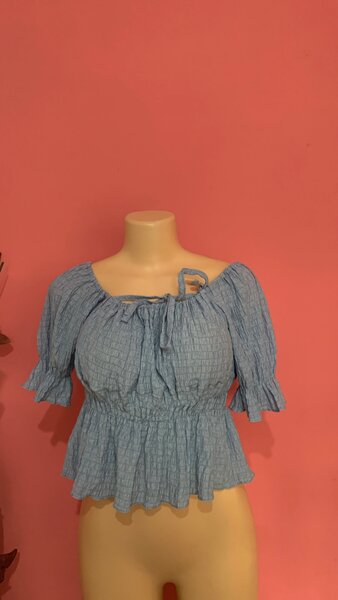 Blouse en lin bleu clair
