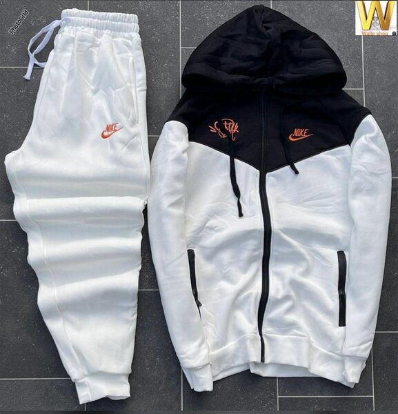 Les complets nike tech