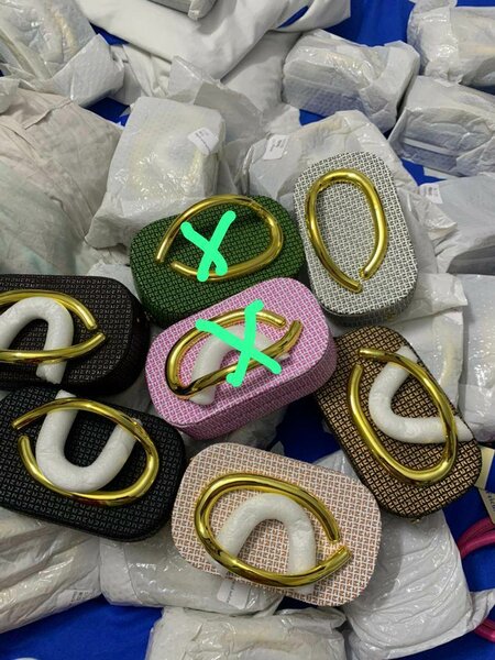 Pochettes à chaîne en métal