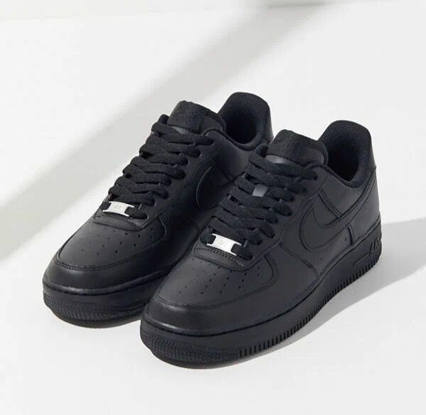 Black Classic Sneakers