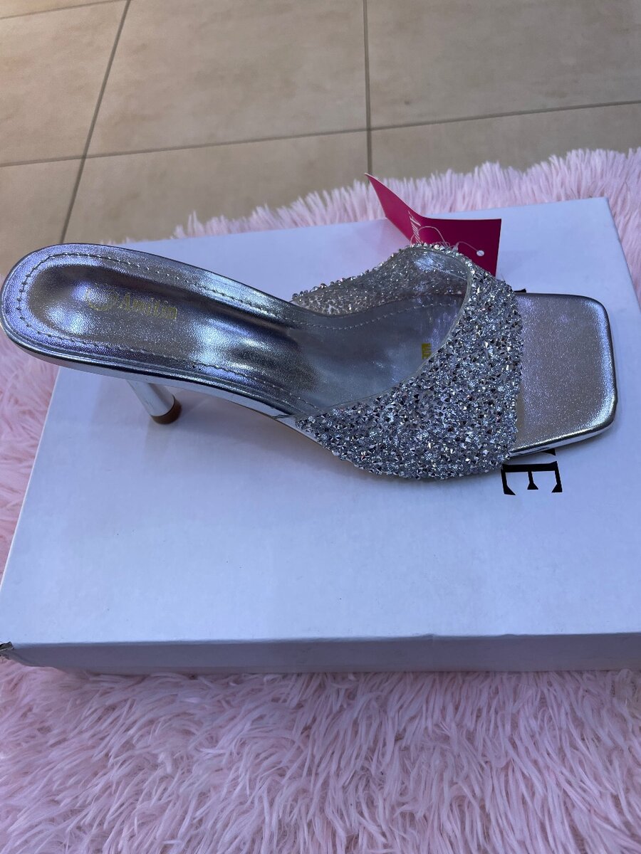 Sandales à talons brillants