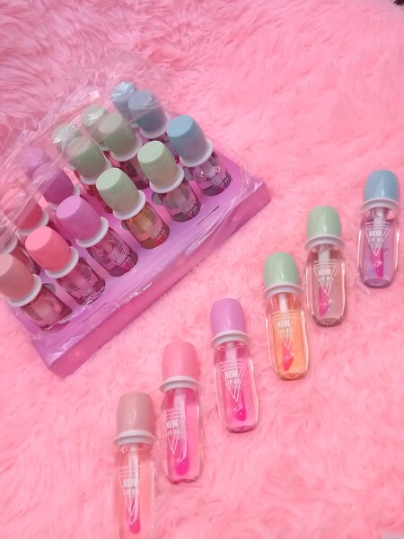 Gloss rose (pique légèrement )