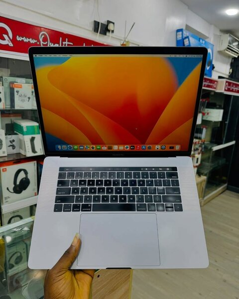 Apple MacBook Pro