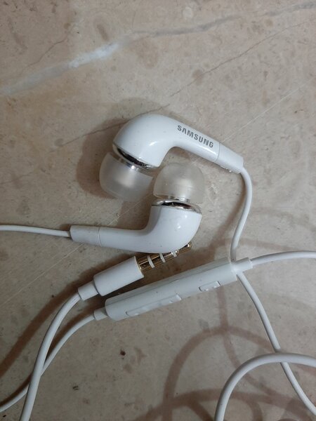 Samsung Original Box Pulled Handsfree (Very Rare Piece)