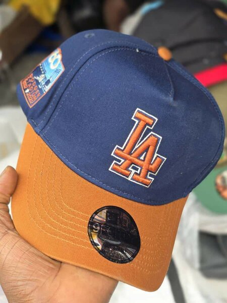 Casquette snapback bleu et orange