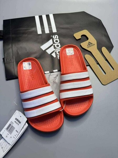 Tongs de plage Adidas confortables