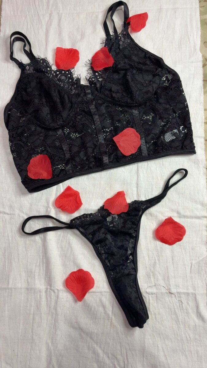 Ensemble lingerie en dentelle noire