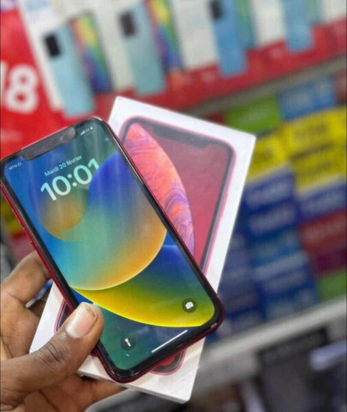 iPhone rouge performant 128 Go