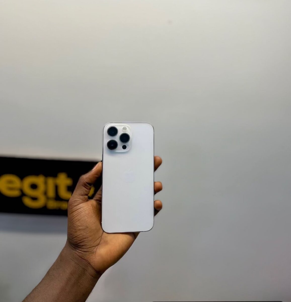 16plus 256gb Physical sim