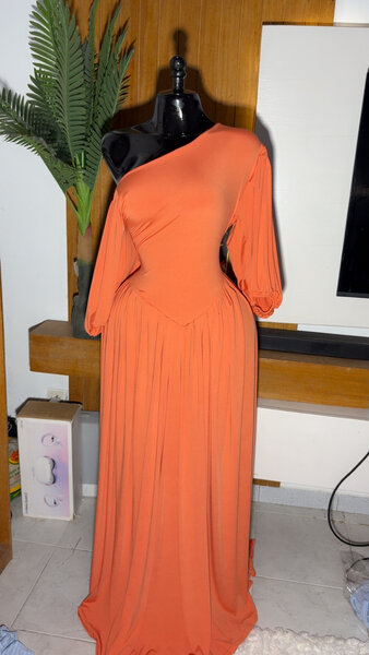 Robe élégante asymétrique