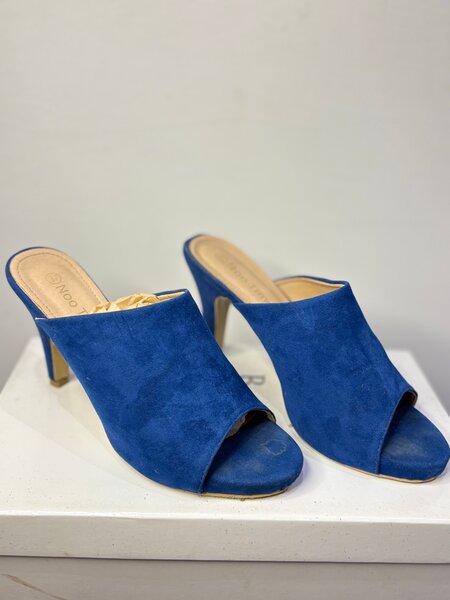Mules à talons bleus élégants