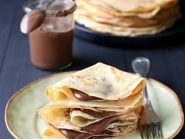 10Crêpes tartinées au chocolat