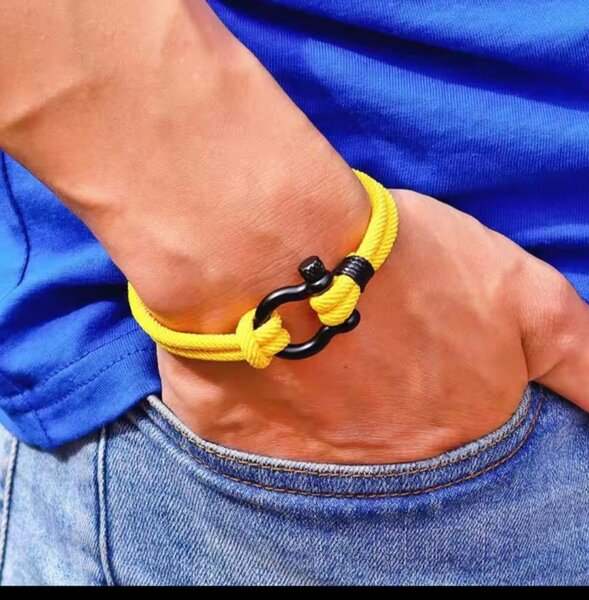 Bracelet en corde jaune